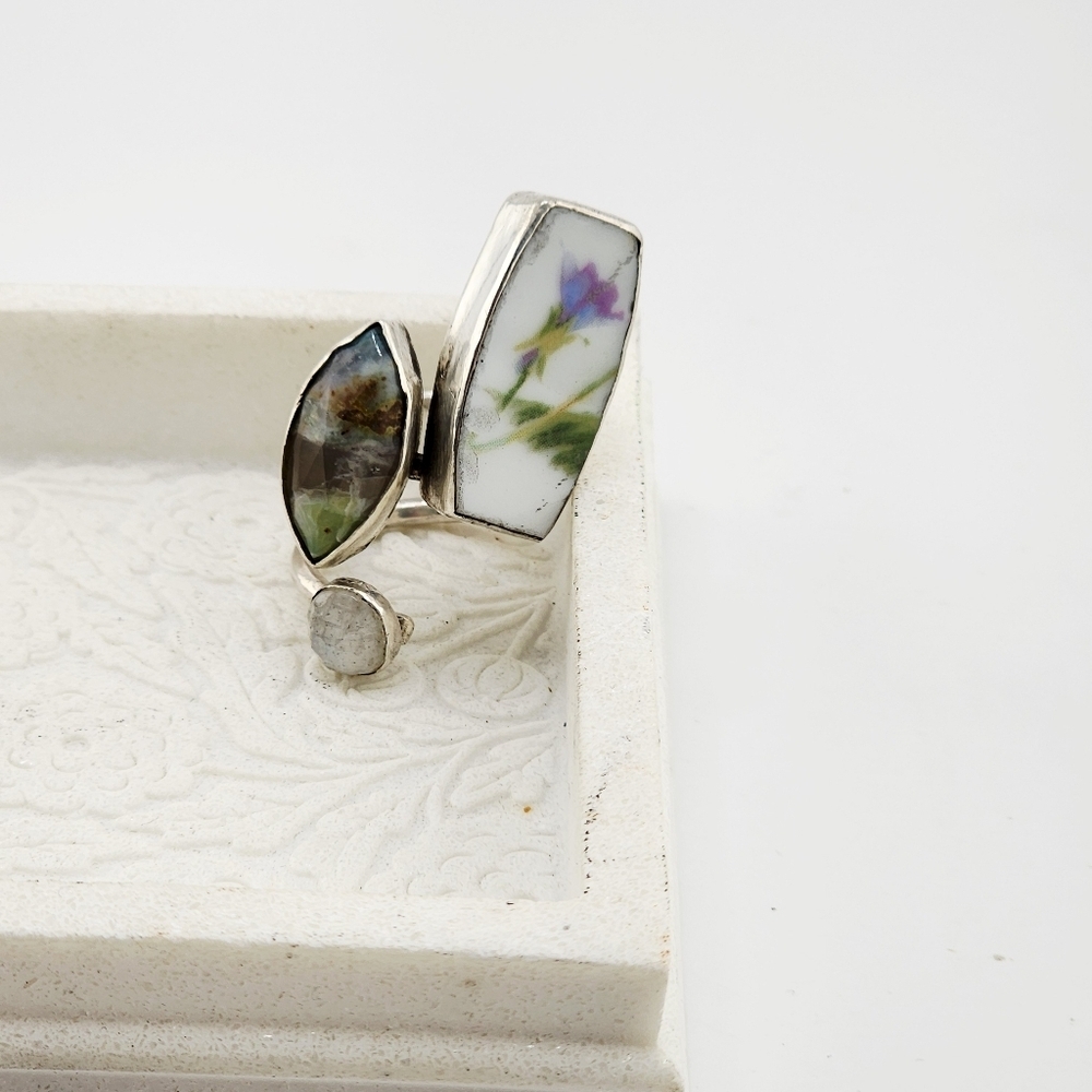 MOONSTONE, JADE AND BROKEN CERAMIC MAXIMILISM DESIGN ADJUSTABLE HANDMADE RING